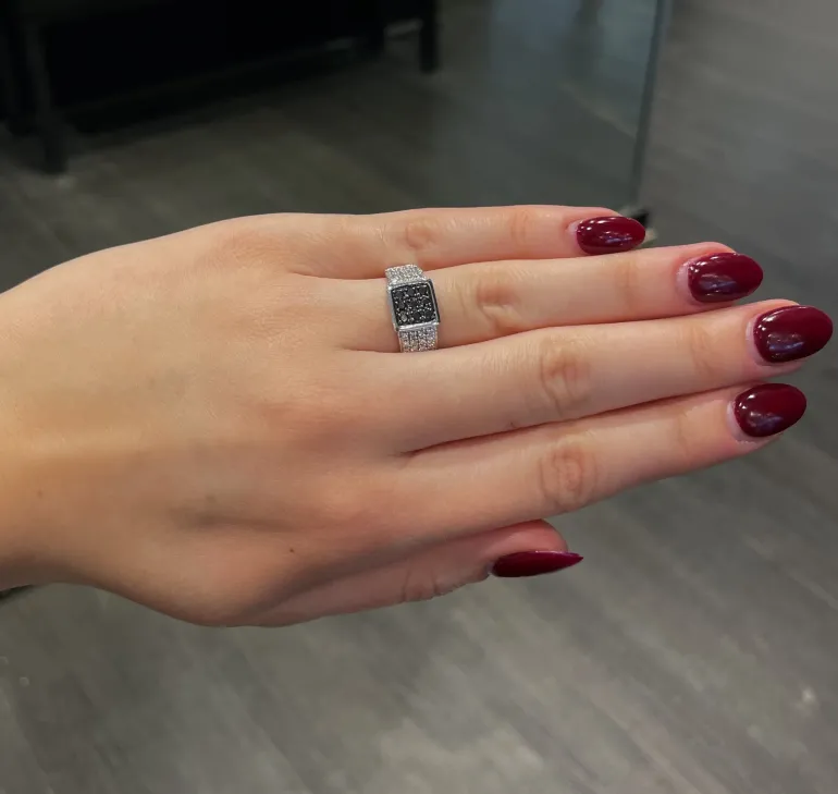 black__white_diamonds_1-2.webp Black & white diamonds