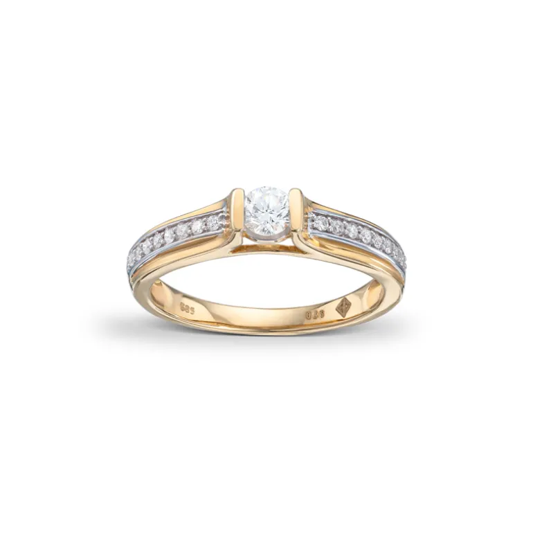 diamantring_stens_med_sid_0.webp Diamantring 1-stens med sidestener