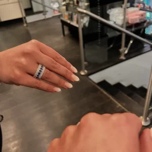 Elegant safir og diamantring