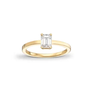 Enstens diamantring i gult gull med emeraldcut 0,70ct