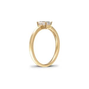 Enstens diamantring i gult gull med emeraldcut 0,70ct