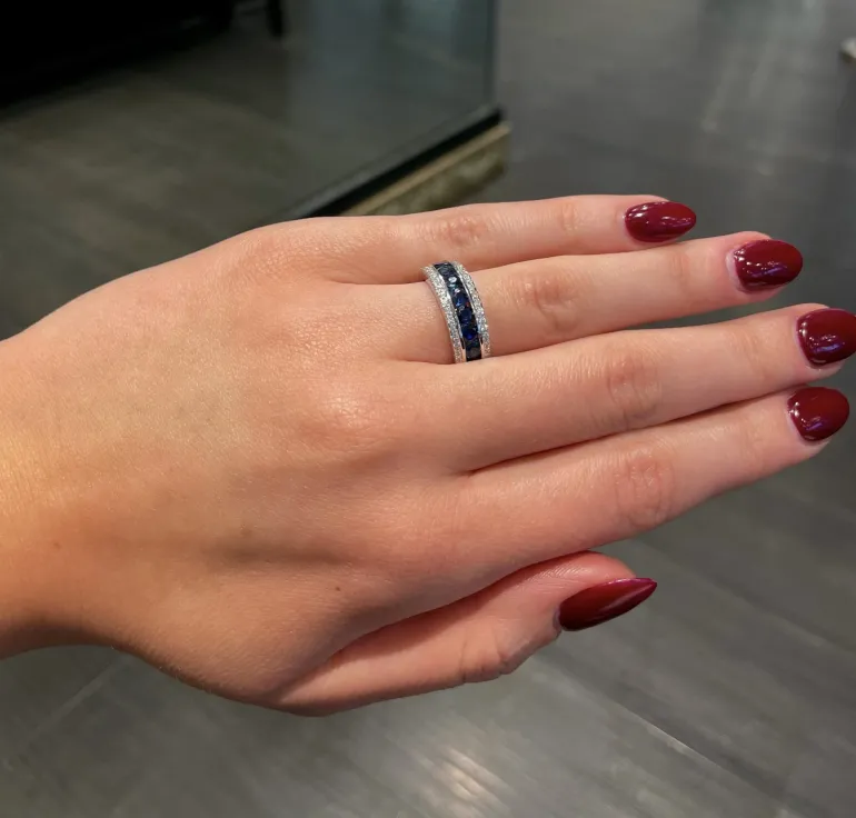 safir_og_diamantring__ct_1-4.webp Safir og diamantring 0,28 ct.