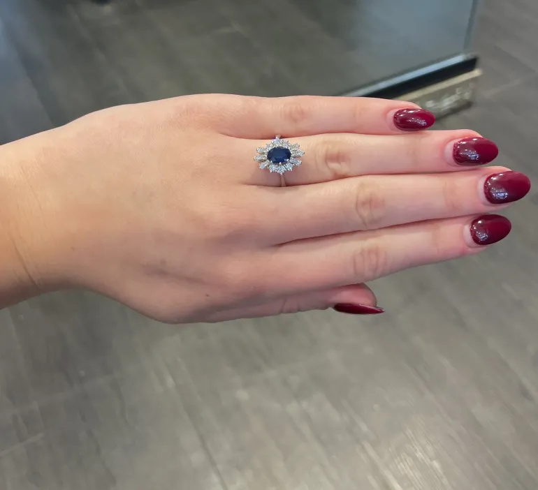 safir_og_diamantring__ct_1-5.webp Safir og diamantring 0,80 ct.
