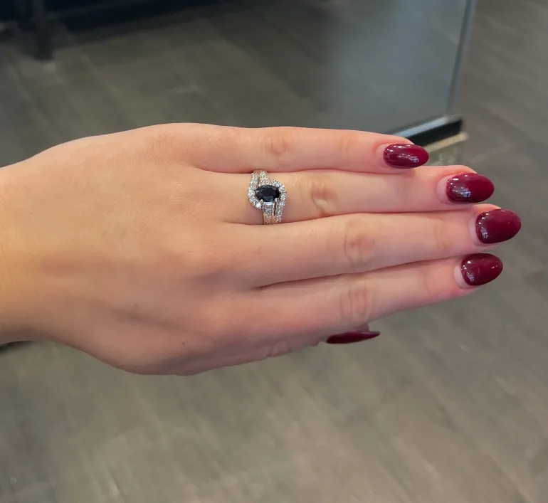 safir_og_diamantring__ct_1.webp Safir og diamantring 0,50 ct.