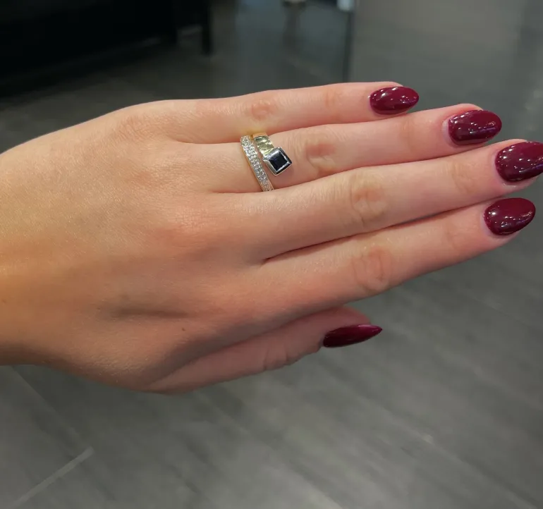 safir_ring_1.webp Safir ring